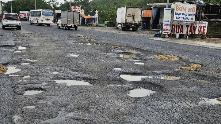 Quảng Trị: Quốc lộ 1A hư hỏng gây mất an toàn giao thông